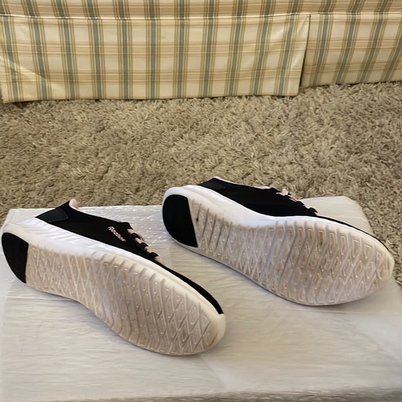 Reebok Black Shoe - Picture 4 of 4